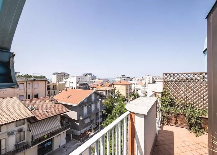 Lägenhet Amazhome - Casa Al Mare Con Terrazzo E Garage *